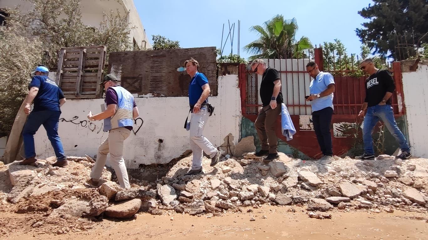 جانب من جولة الوفد الدبلوماسي في مخيم جنين (تصوير: محمد منصور/وفا)